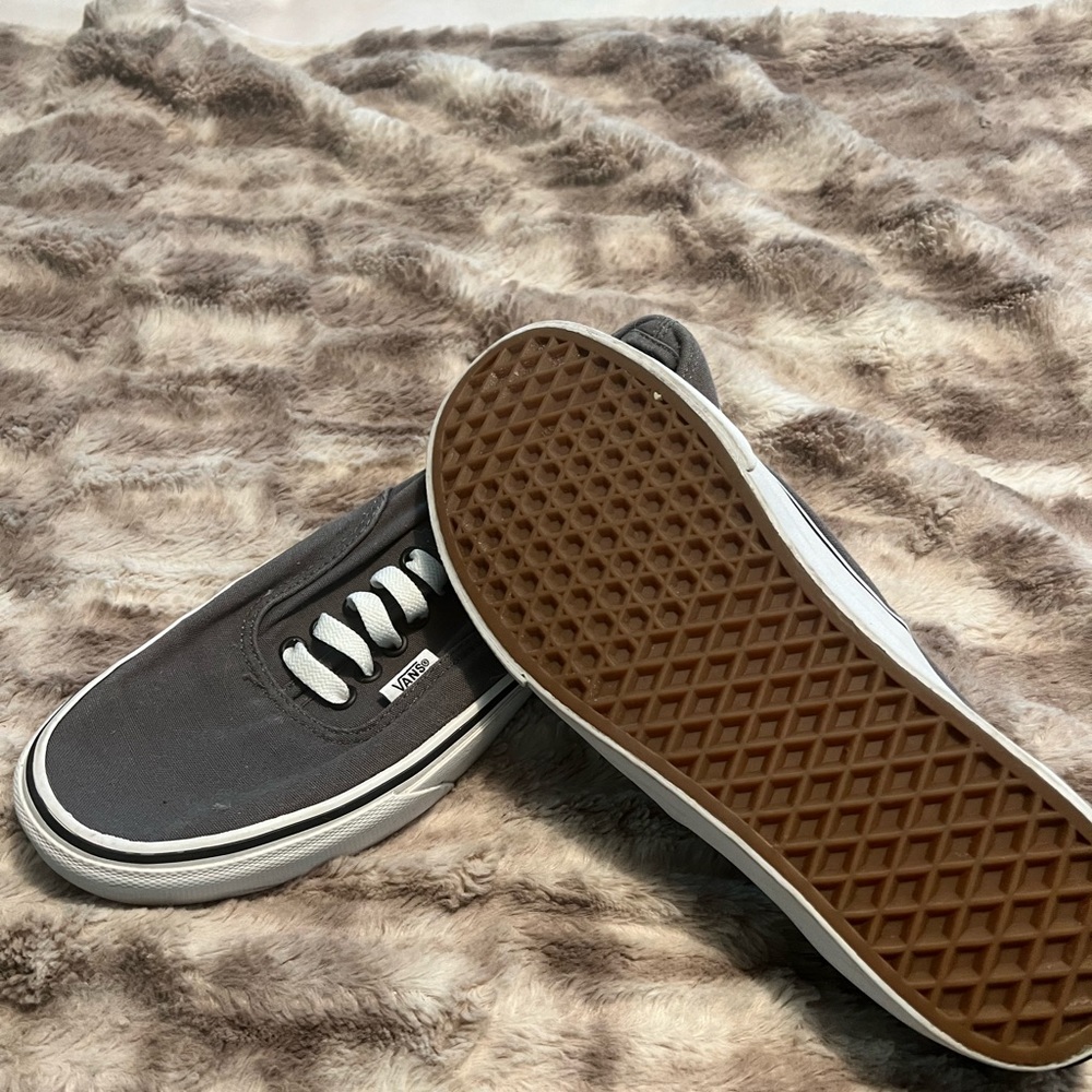 Vans - Picture 2 of 2